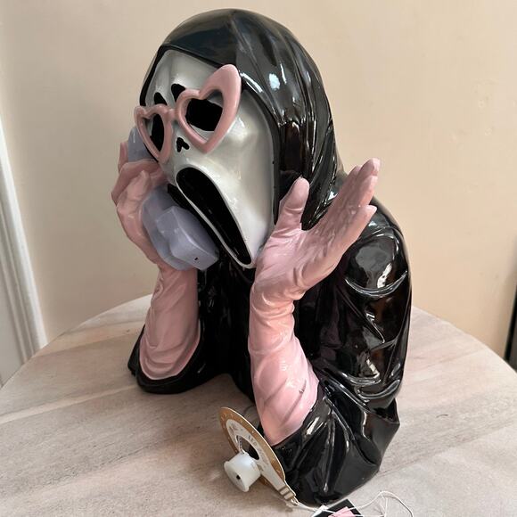 Ghoulish Ghost Face Scream Girl Phone Light Up Halloween Decor NWT Viral 2025 - Picture 2 of 12